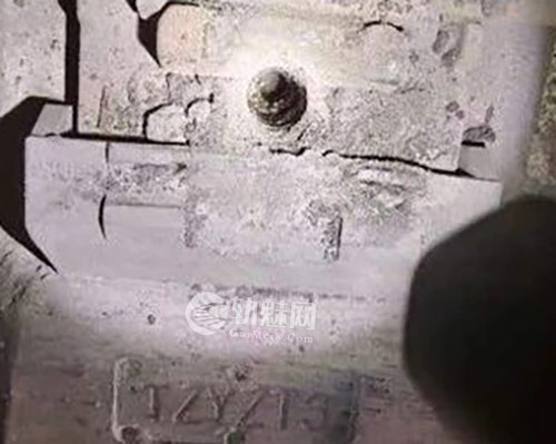 整体道床T型螺栓孔沙污清理器