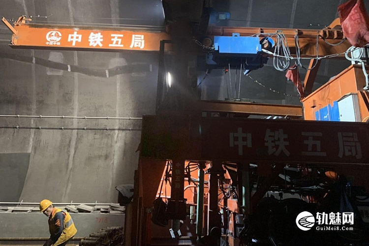 TCM60与CCPG500有砟铺轨机对比-轨魅网