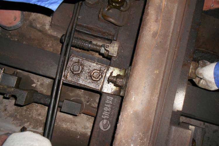 三开道岔安装钩锁器使用说明-轨魅网