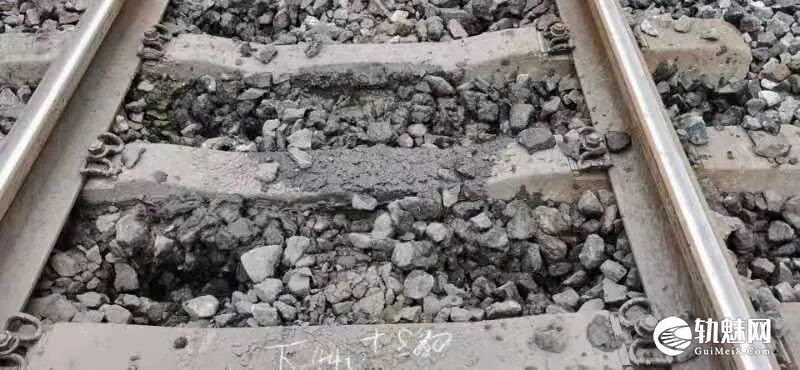 既有线重载铁路路基翻浆冒泥成因及防治措施
