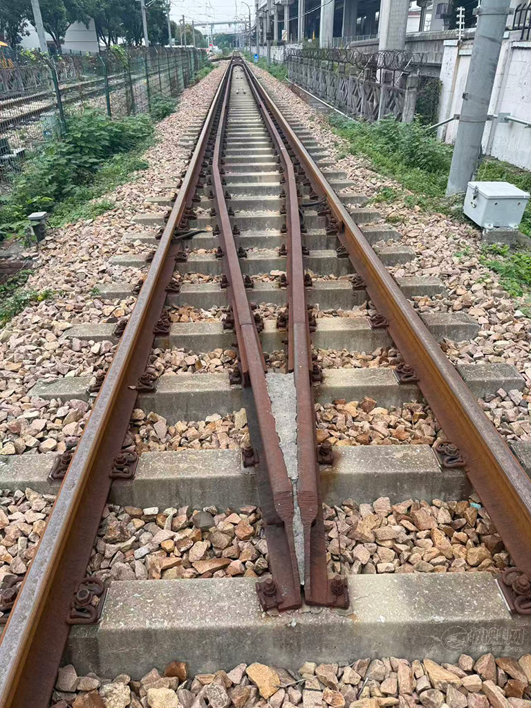 ⅡZQ-C型有砟桥面预应力混凝土枕实物图 专线3363