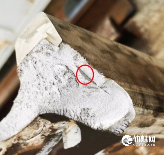 基于高检测灵敏度的钢轨探伤车轨头小核伤出波图形精细化分析方法研究