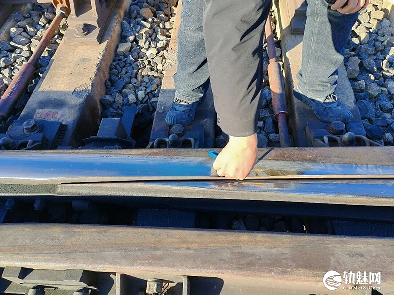 杠杆效应导致的可动心辙叉心轨不密贴调整作业